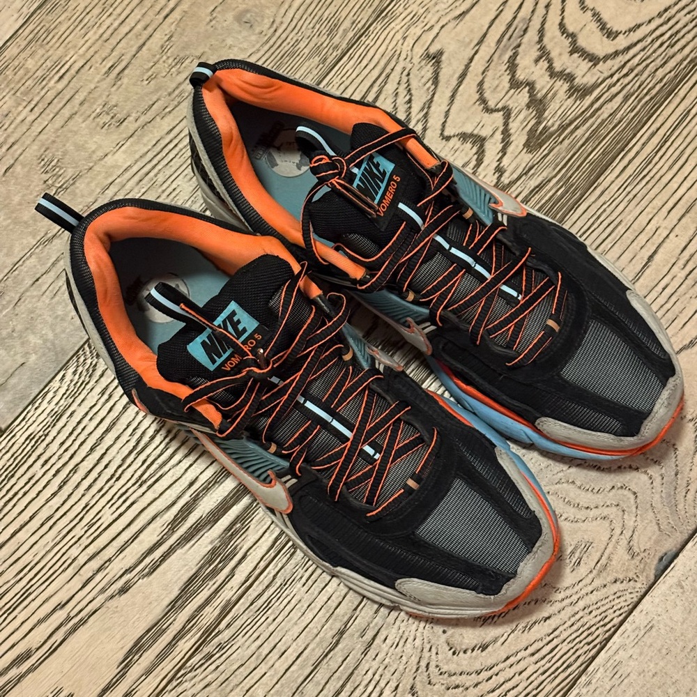 NIKE MEN’S AIR ZOOM VOMERO 5 'BLUE GAZE TOTAL ORANGE' - Picture 7 of 15